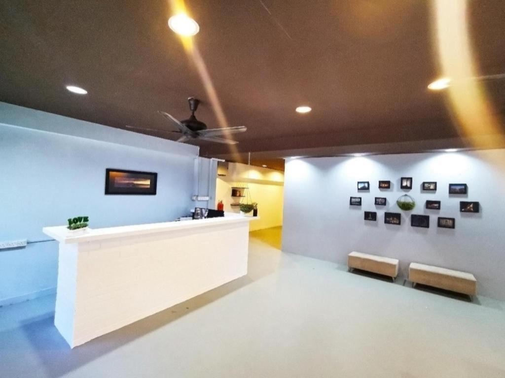 Hotel Oyo 89398 Doorbellz Kota Kinabalu Exterior foto